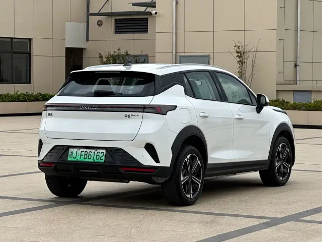 Lynk & Co 06 EM-P — Фото автомобиля 11