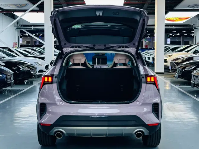 Lynk & Co 06 — Фото автомобиля 11