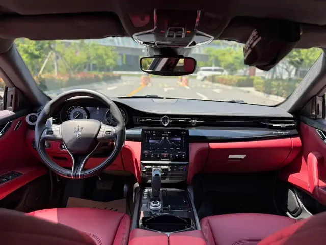 Maserati Quattroporte — Фото автомобиля 6