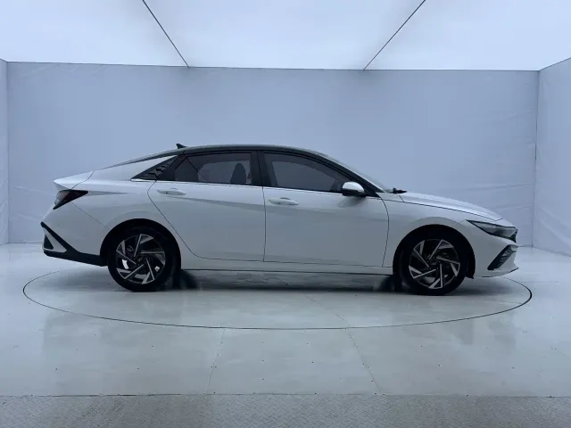 Hyundai Elantra — Фото автомобиля 9