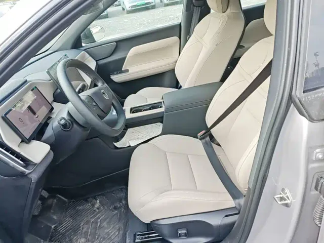 Volvo XC70 Plug-in Hybrid — Фото автомобиля 14