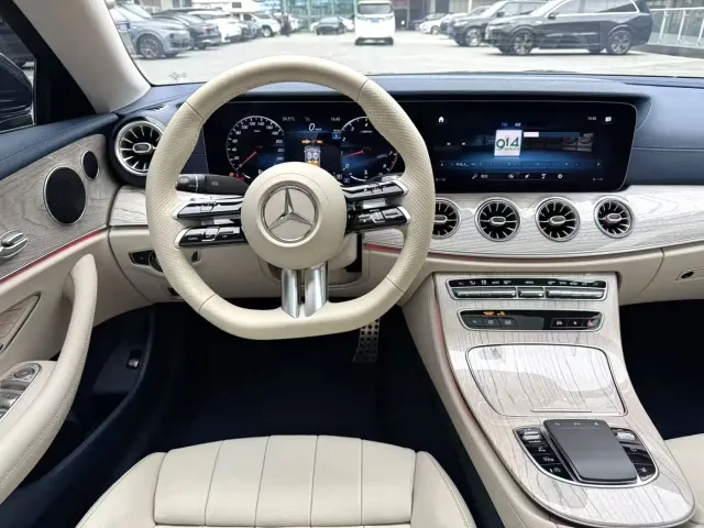 Mercedes-Benz E-Class — Фото автомобиля 5