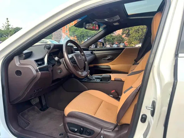 Lexus ES — Фото автомобиля 5
