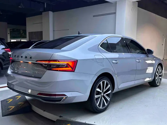 Skoda Superb — Фото автомобиля 8