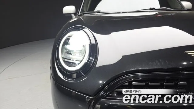 MINI Cooper Generation 4 — Фото автомобиля 22