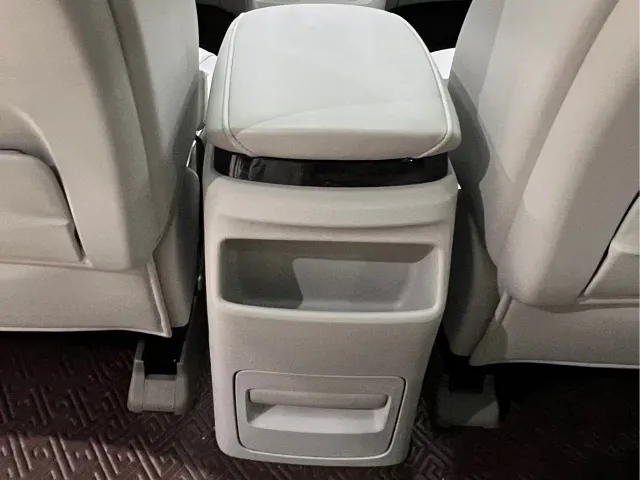 Roewe iMAX8 — Фото автомобиля 17