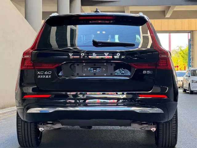 Volvo XC60 — Фото автомобиля 4