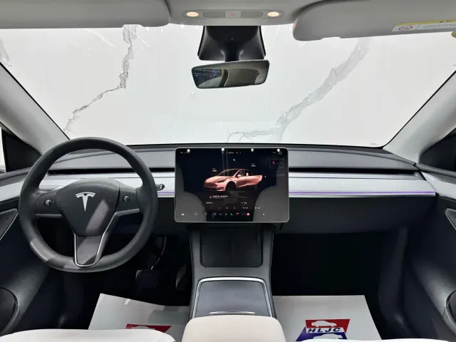 Tesla Model Y — Фото автомобиля 9