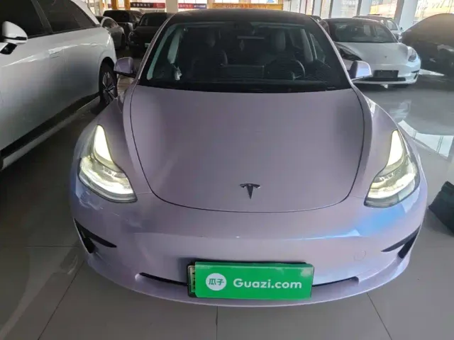 Tesla Model 3 — Фото автомобиля 2