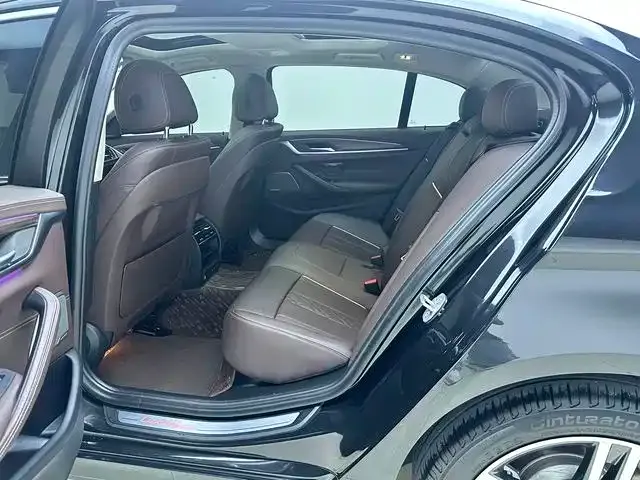 BMW 5 Series — Фото автомобиля 13