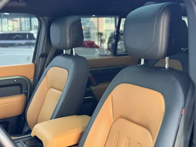 Land Rover Defender — Фото автомобиля 7