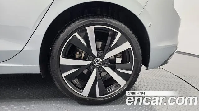 Volkswagen Golf Golf 8 поколение 2.0 TDI Prestige — Фото автомобиля 17