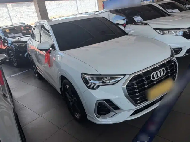 Audi Q3 — Фото автомобиля 3