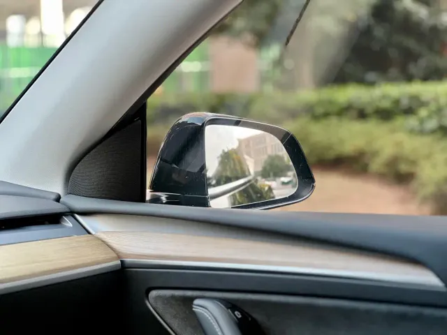 Tesla Model Y — Фото автомобиля 8