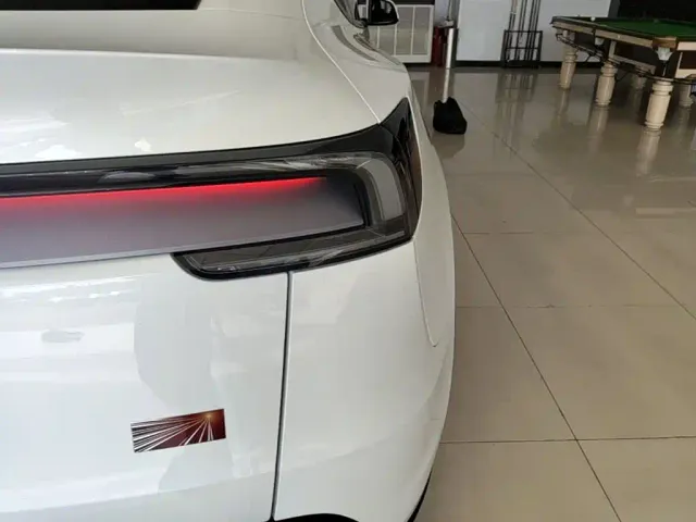 Tesla Model Y — Фото автомобиля 7
