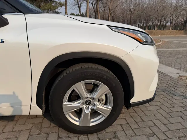 Toyota Highlander — Фото автомобиля 7