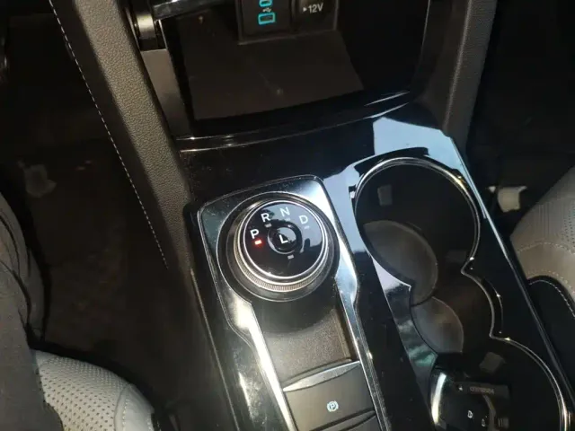 Ford Escape — Фото автомобиля 6