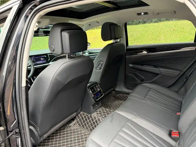 Volkswagen Passat — Фото автомобиля 11