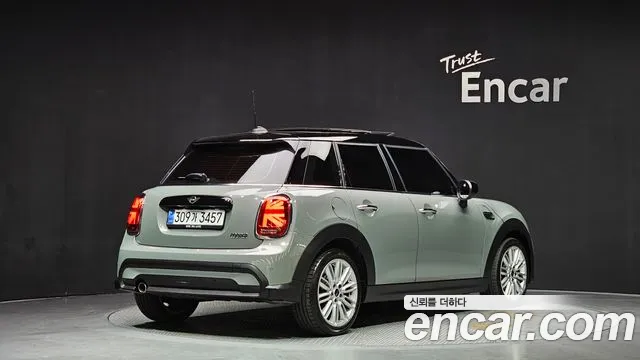Mini Cooper Cooper 5 дверей Classic Plus — Фото автомобиля 2