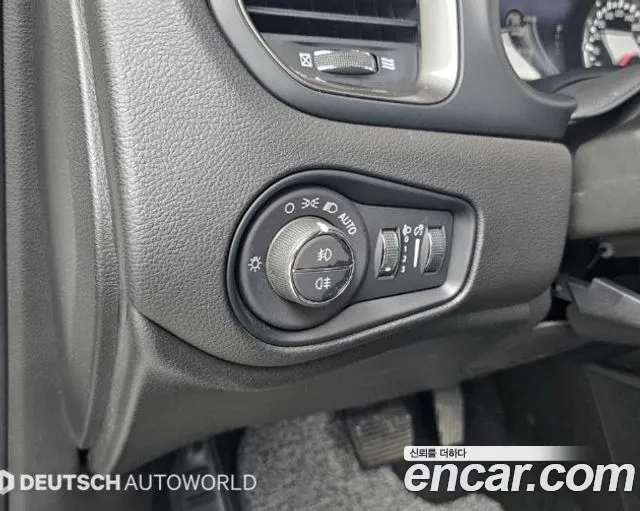 Jeep Renegade — Фото автомобиля 17