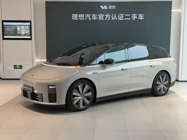 Фотография автомобиля — Li Auto i6