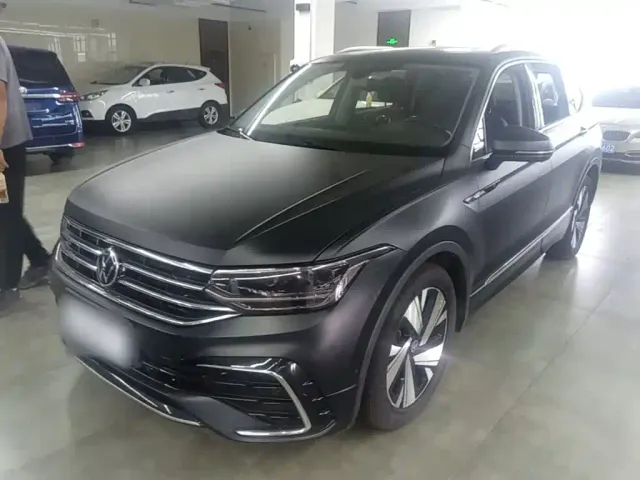 Фотография автомобиля — Volkswagen Tiguan L