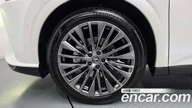 Lexus RX — Фото автомобиля 5
