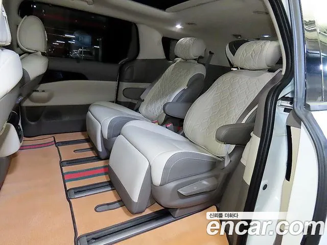 Kia Canival — Фото автомобиля 7
