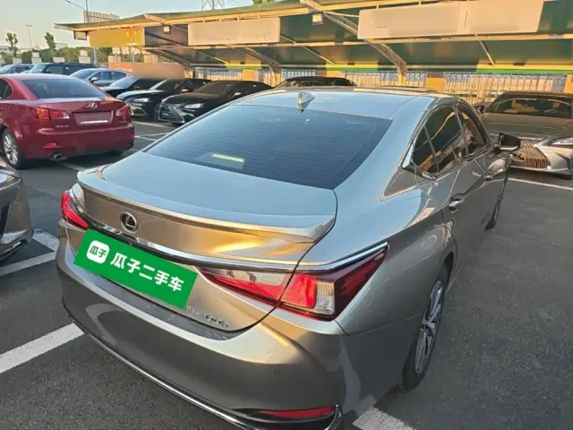 Lexus ES — Фото автомобиля 6