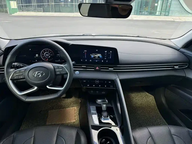 Hyundai Elantra — Фото автомобиля 14