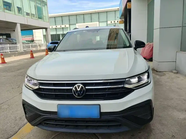 Volkswagen Tiguan L — Фото автомобиля 2