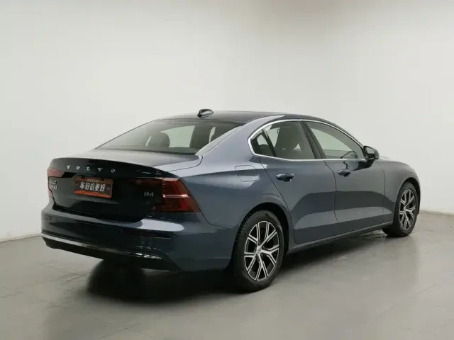 Volvo S60 — Фото автомобиля 2