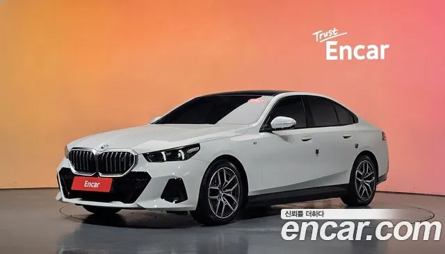 Фотография автомобиля — BMW i5 G60