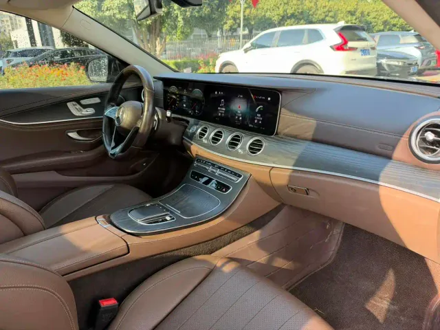 Mercedes-Benz E-Class — Фото автомобиля 5