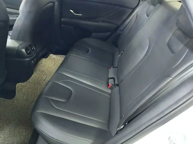 Hyundai Elantra — Фото автомобиля 16