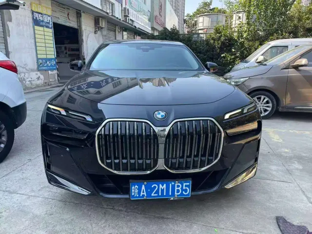 BMW 7 Series — Фото автомобиля 2