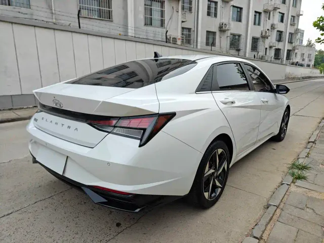 Hyundai Elantra — Фото автомобиля 5