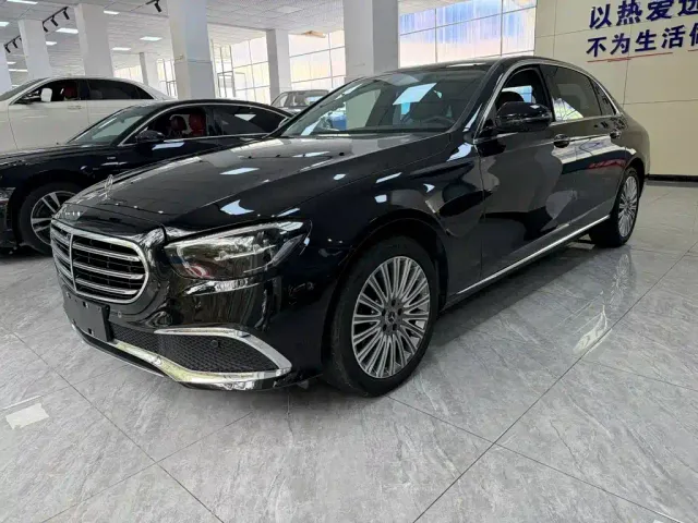 Фотография автомобиля — Mercedes-Benz E-Class