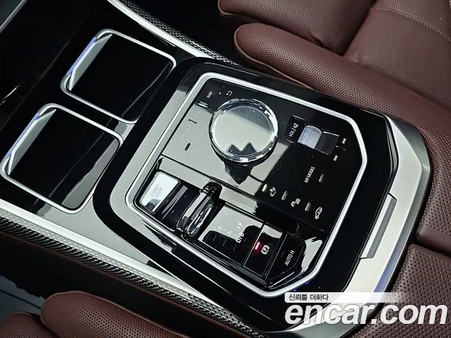 BMW i7 G70 — Фото автомобиля 8