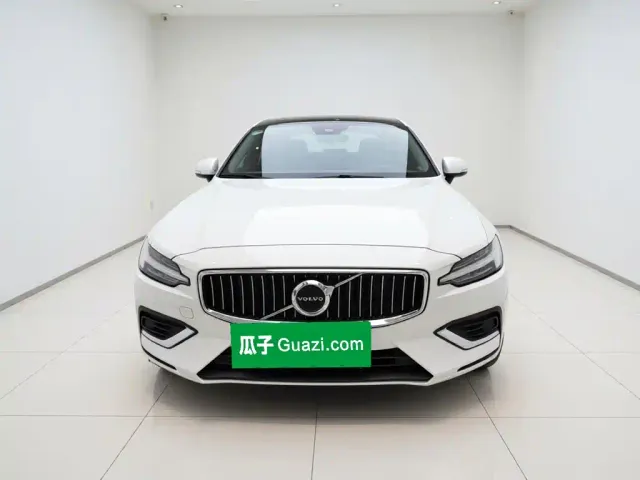 Volvo S60 — Фото автомобиля 21
