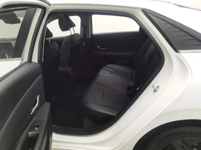 Hyundai Elantra — Фото автомобиля 15