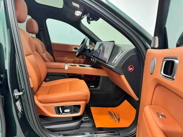 Li Auto L8 — Фото автомобиля 11