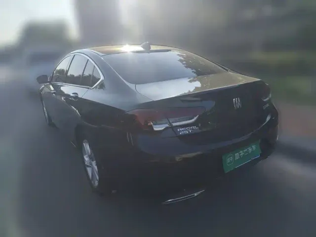 Buick Regal — Фото автомобиля 4