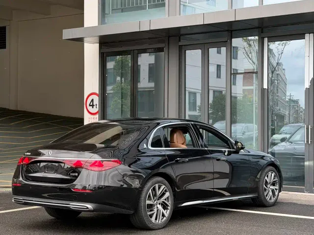 Mercedes-Benz E-Class — Фото автомобиля 13