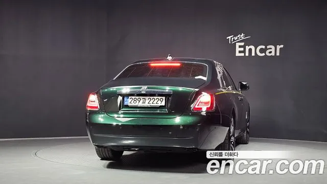 Rolls-Royce Ghost — Фото автомобиля 4