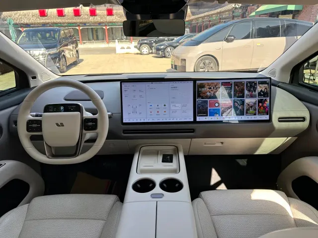 Li Auto i8 — Фото автомобиля 16