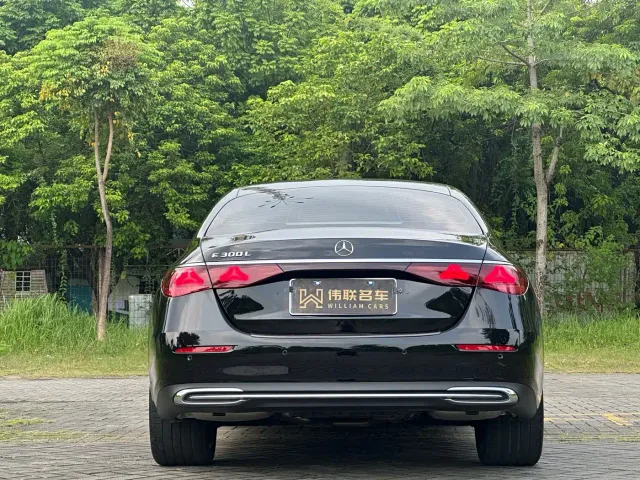 Mercedes-Benz E-Class — Фото автомобиля 5