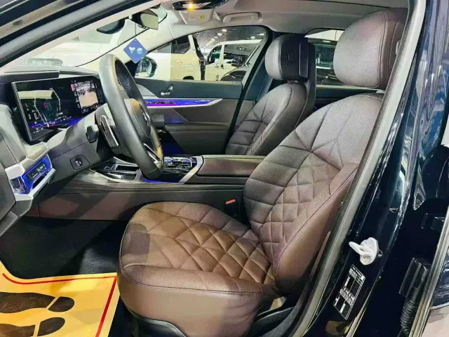 BMW 7 Series — Фото автомобиля 2