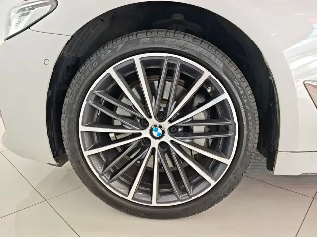 BMW 5 Series — Фото автомобиля 14