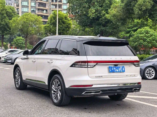 Lincoln Aviator — Фото автомобиля 6